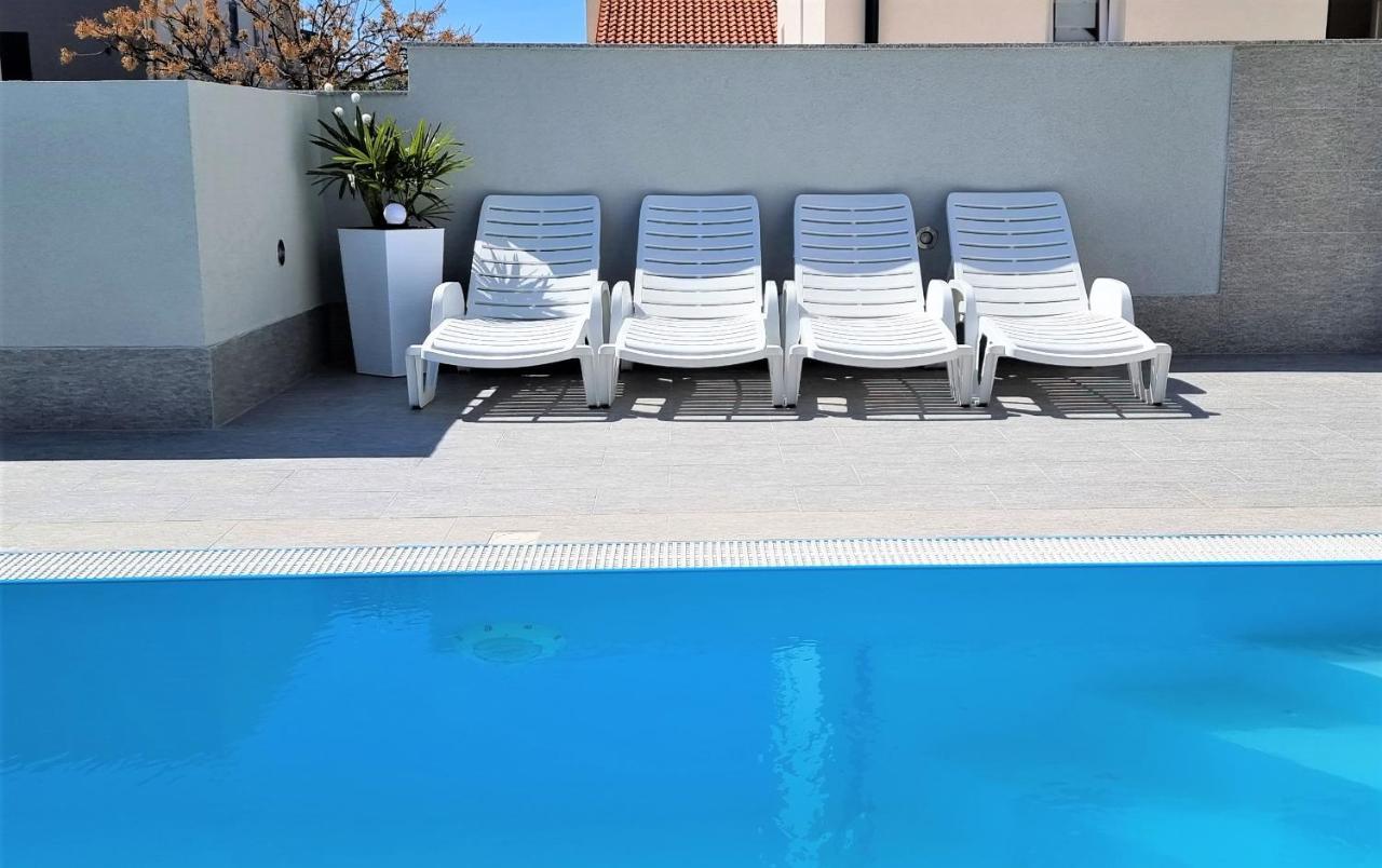 Apartments Le Mare - Pool, Sandstrand, Meerblick, W-Lan, Grill Privlaka  Kültér fotó